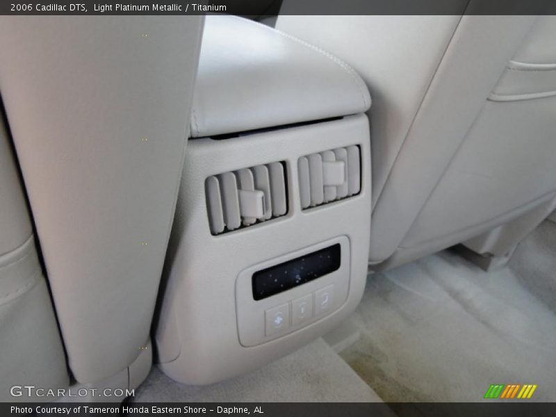 Light Platinum Metallic / Titanium 2006 Cadillac DTS
