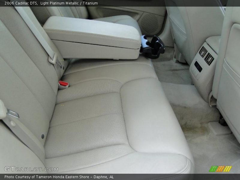 Light Platinum Metallic / Titanium 2006 Cadillac DTS