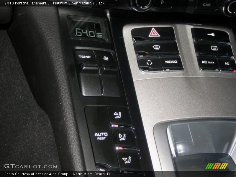 Controls of 2010 Panamera S