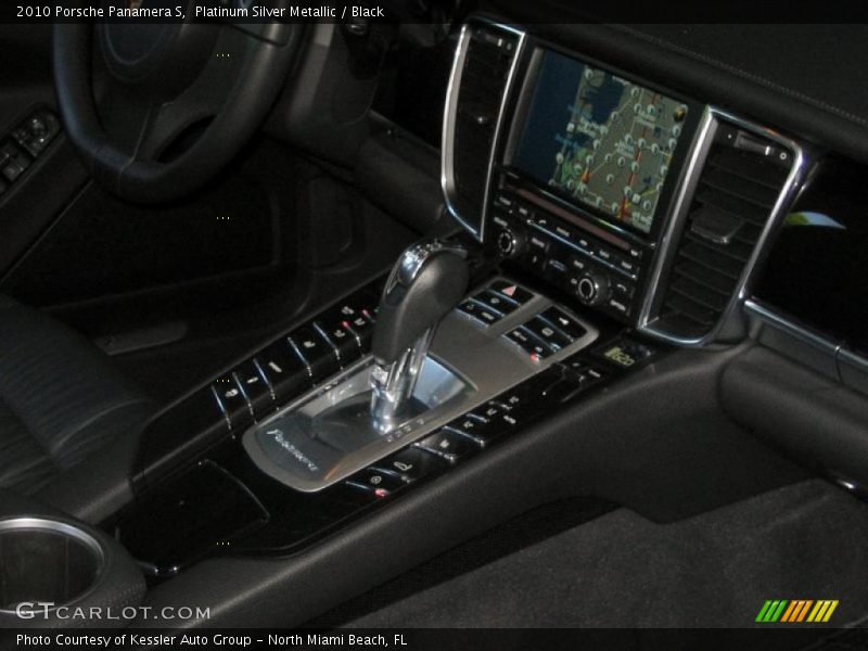 Controls of 2010 Panamera S