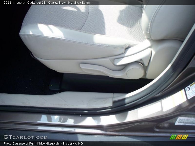 Quartz Brown Metallic / Beige 2011 Mitsubishi Outlander SE