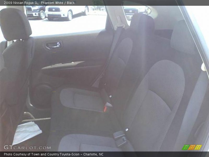 Phantom White / Black 2009 Nissan Rogue SL