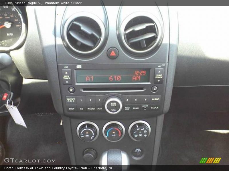 Phantom White / Black 2009 Nissan Rogue SL