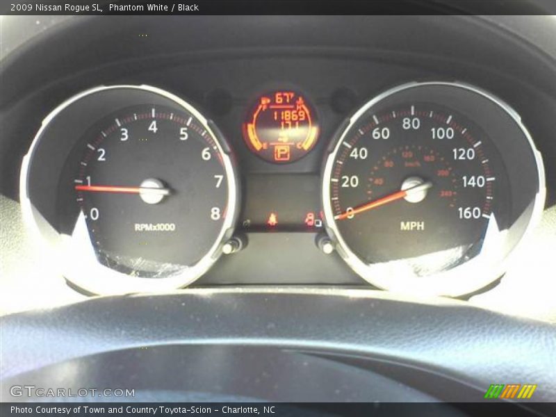 Phantom White / Black 2009 Nissan Rogue SL