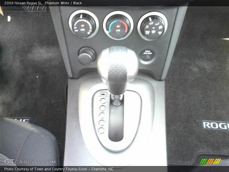 Phantom White / Black 2009 Nissan Rogue SL