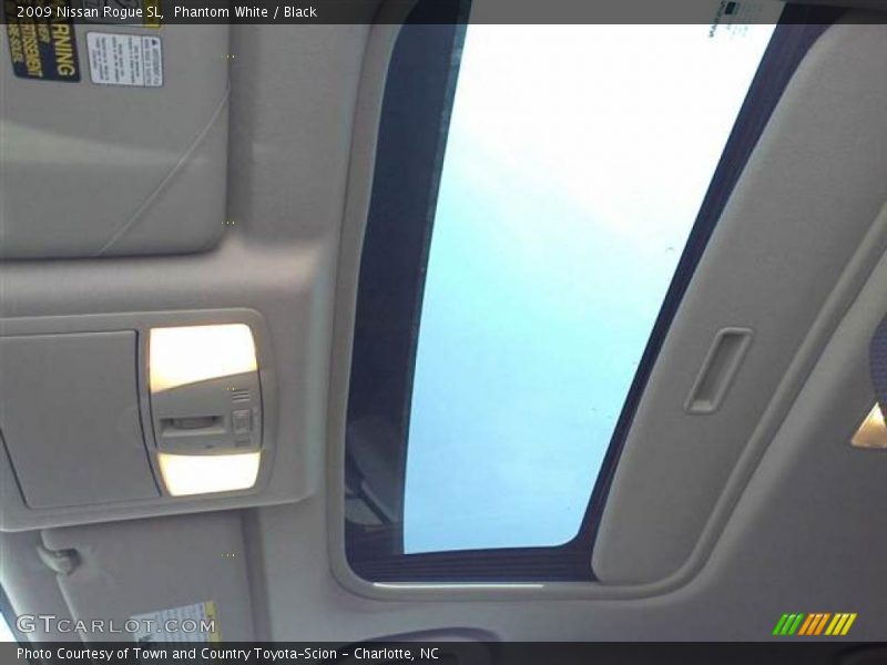 Phantom White / Black 2009 Nissan Rogue SL