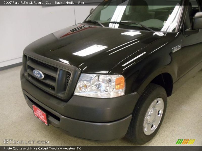 Black / Medium Flint 2007 Ford F150 XL Regular Cab