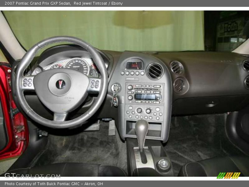 Dashboard of 2007 Grand Prix GXP Sedan