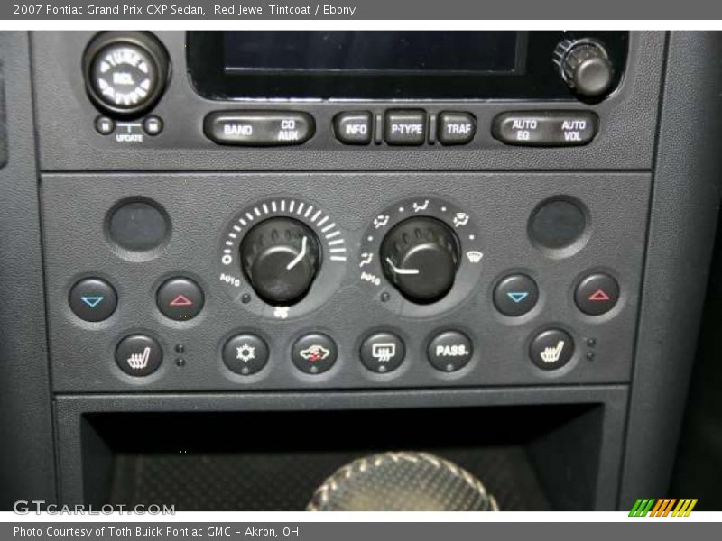 Controls of 2007 Grand Prix GXP Sedan