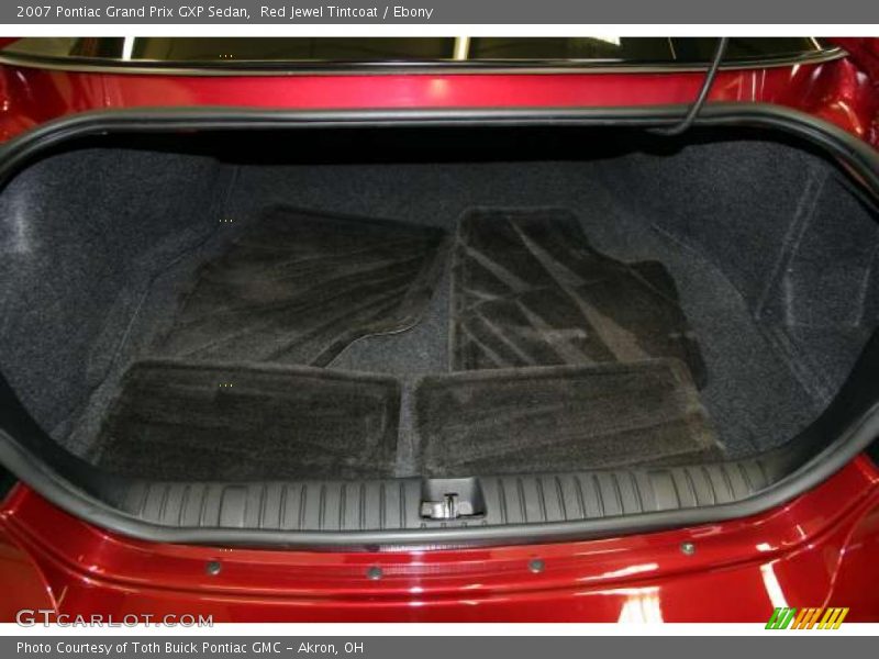  2007 Grand Prix GXP Sedan Trunk