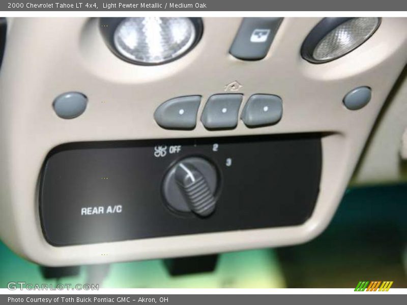 Light Pewter Metallic / Medium Oak 2000 Chevrolet Tahoe LT 4x4