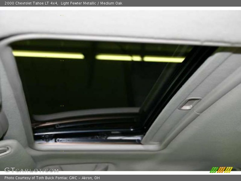 Light Pewter Metallic / Medium Oak 2000 Chevrolet Tahoe LT 4x4