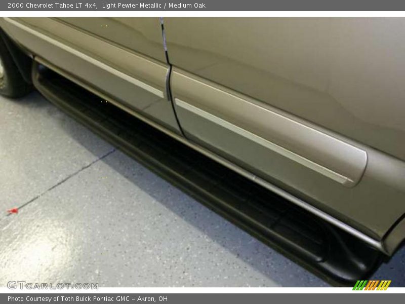 Light Pewter Metallic / Medium Oak 2000 Chevrolet Tahoe LT 4x4