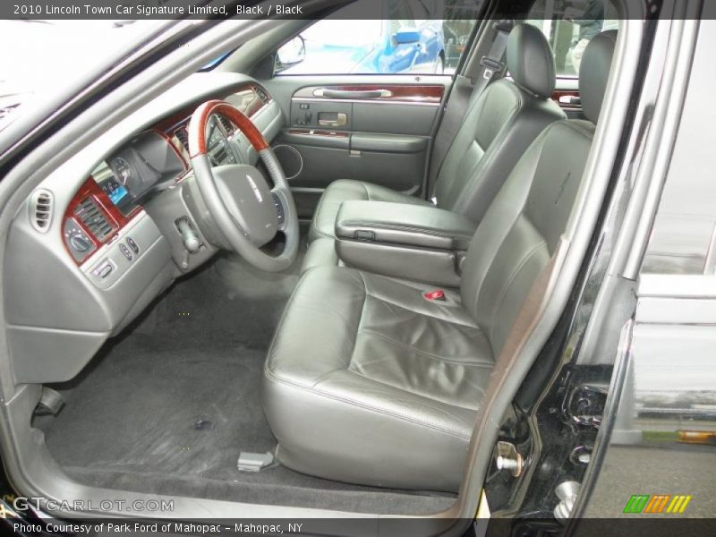  2010 Town Car Signature Limited Black Interior