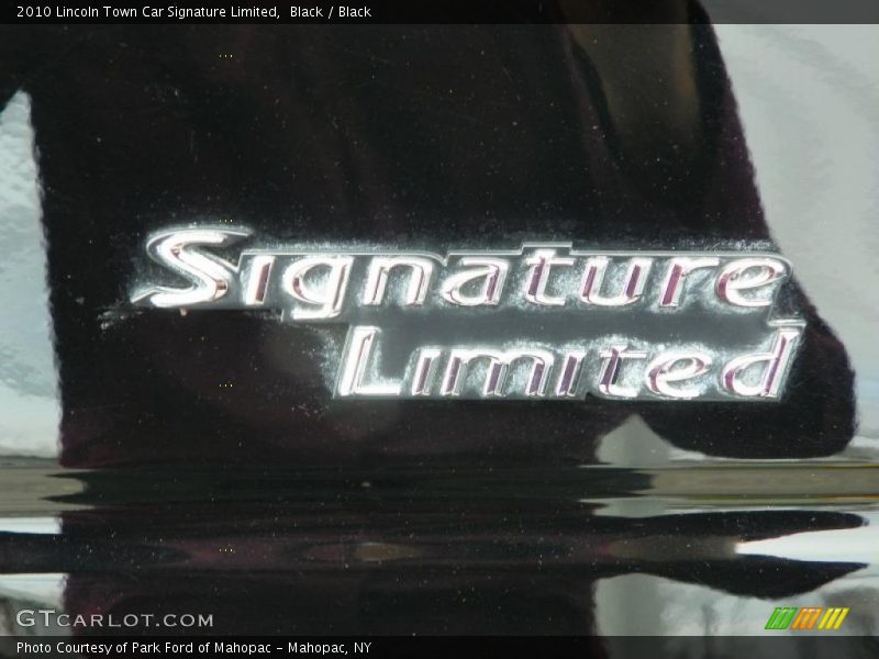  2010 Town Car Signature Limited Logo
