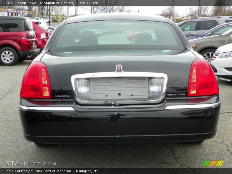 Black / Black 2010 Lincoln Town Car Signature Limited