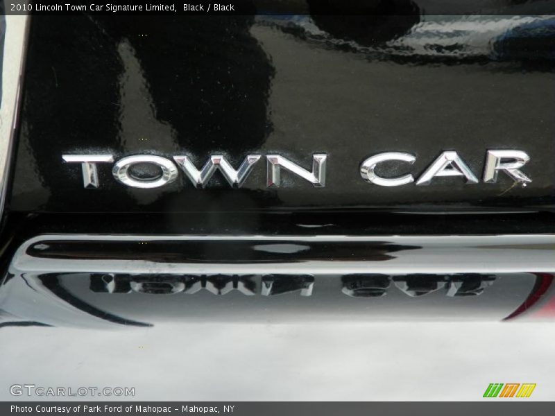 Black / Black 2010 Lincoln Town Car Signature Limited