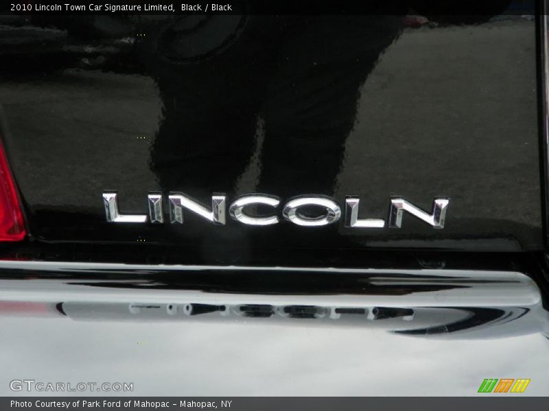 Black / Black 2010 Lincoln Town Car Signature Limited
