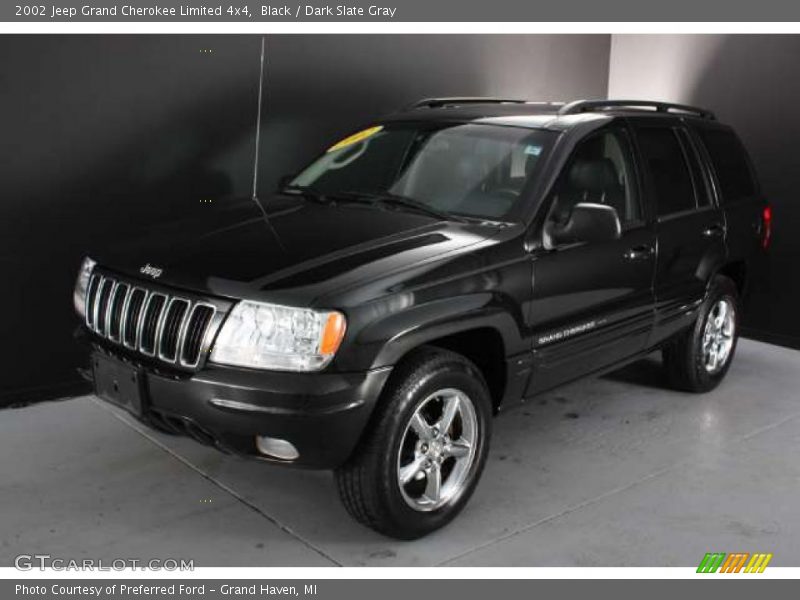 Front 3/4 View of 2002 Grand Cherokee Limited 4x4
