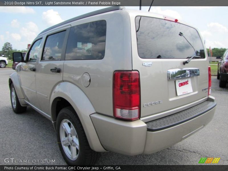 Light Sandstone Metallic / Pastel Pebble Beige 2010 Dodge Nitro SXT