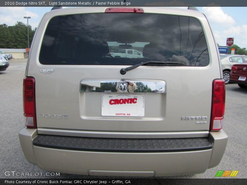 Light Sandstone Metallic / Pastel Pebble Beige 2010 Dodge Nitro SXT