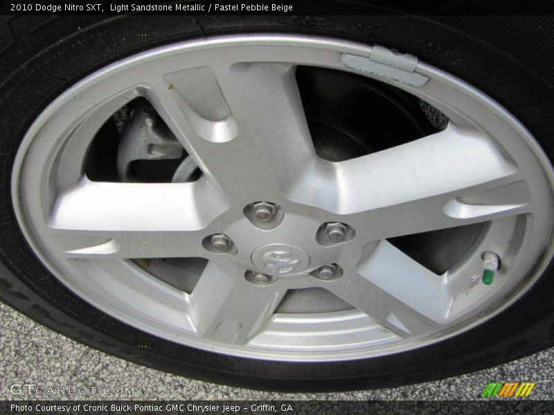 Light Sandstone Metallic / Pastel Pebble Beige 2010 Dodge Nitro SXT