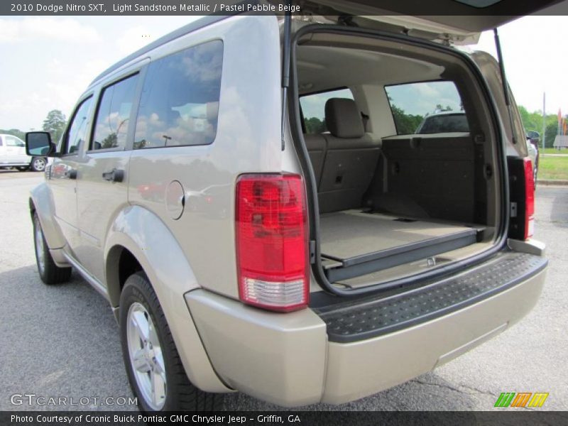 Light Sandstone Metallic / Pastel Pebble Beige 2010 Dodge Nitro SXT