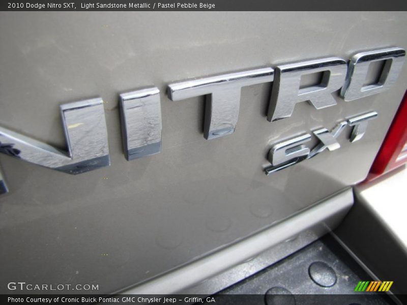 Light Sandstone Metallic / Pastel Pebble Beige 2010 Dodge Nitro SXT