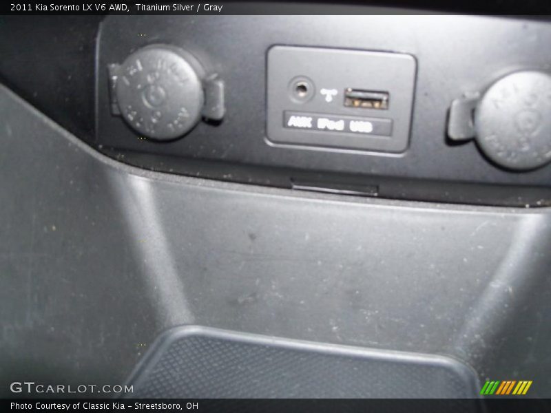 Titanium Silver / Gray 2011 Kia Sorento LX V6 AWD