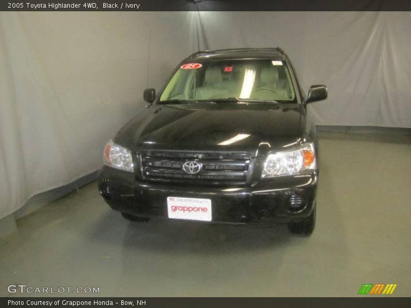 Black / Ivory 2005 Toyota Highlander 4WD