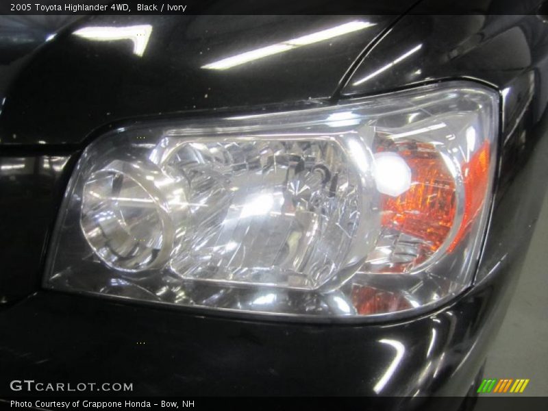 Black / Ivory 2005 Toyota Highlander 4WD