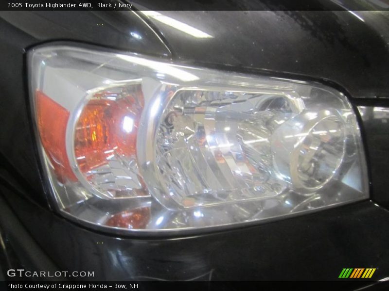 Black / Ivory 2005 Toyota Highlander 4WD