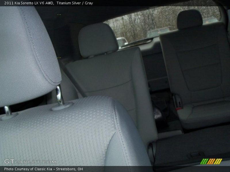 Titanium Silver / Gray 2011 Kia Sorento LX V6 AWD
