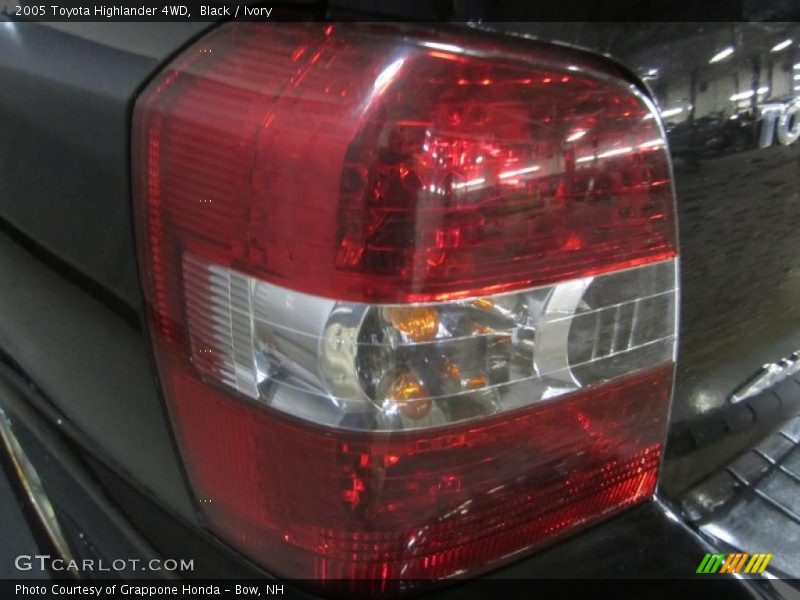 Black / Ivory 2005 Toyota Highlander 4WD