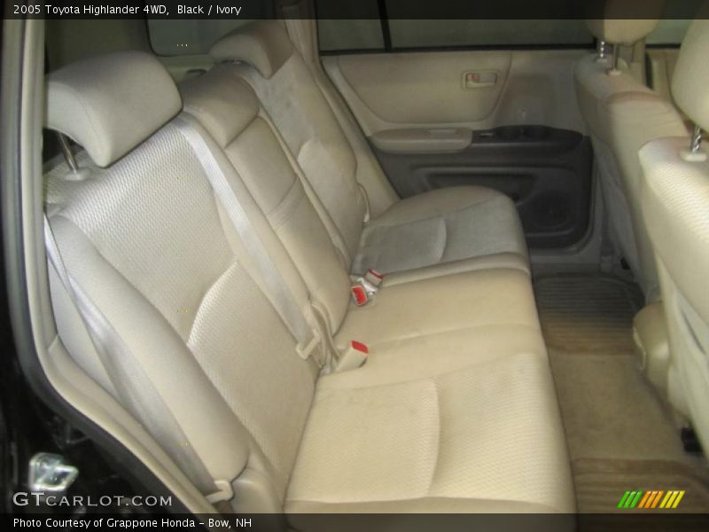 Black / Ivory 2005 Toyota Highlander 4WD
