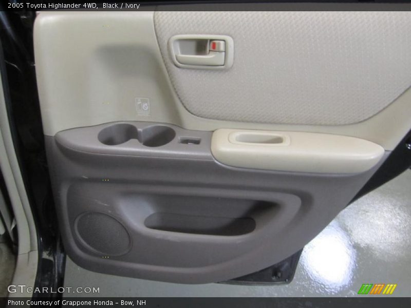 Black / Ivory 2005 Toyota Highlander 4WD