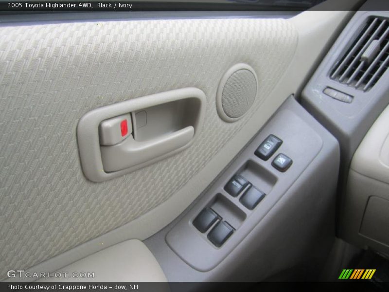 Black / Ivory 2005 Toyota Highlander 4WD