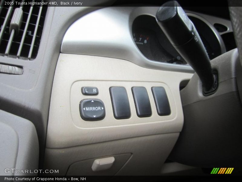 Black / Ivory 2005 Toyota Highlander 4WD