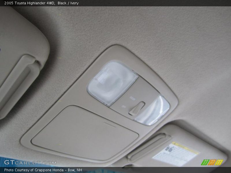 Black / Ivory 2005 Toyota Highlander 4WD
