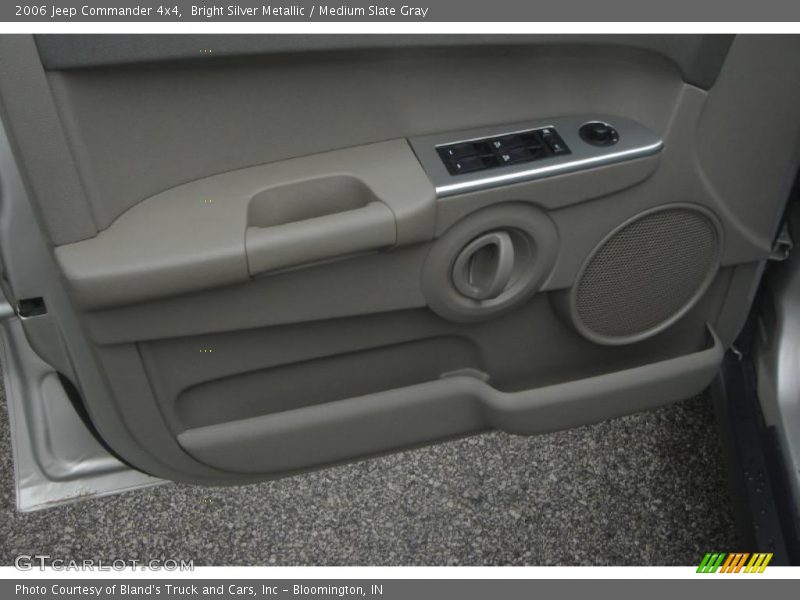 Bright Silver Metallic / Medium Slate Gray 2006 Jeep Commander 4x4