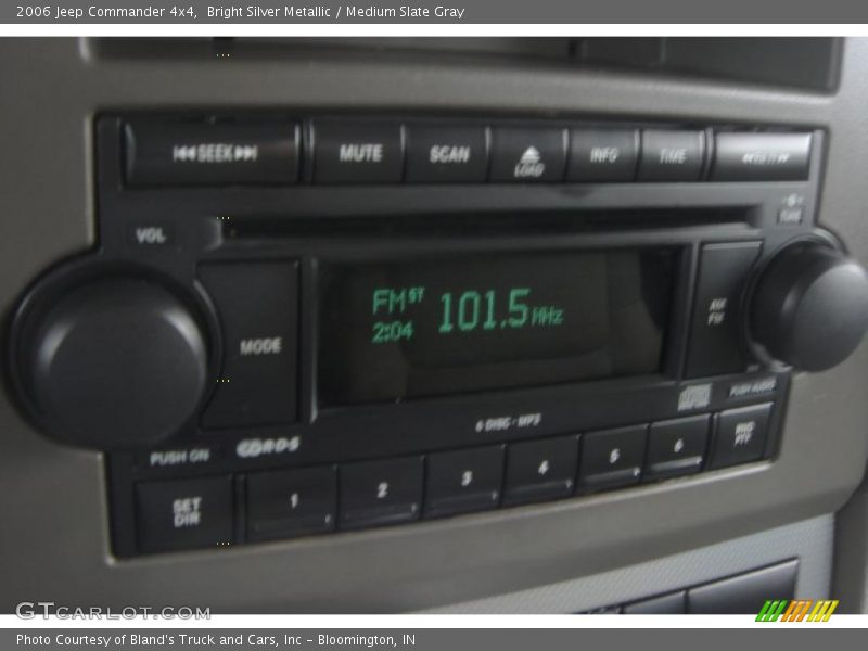 Bright Silver Metallic / Medium Slate Gray 2006 Jeep Commander 4x4