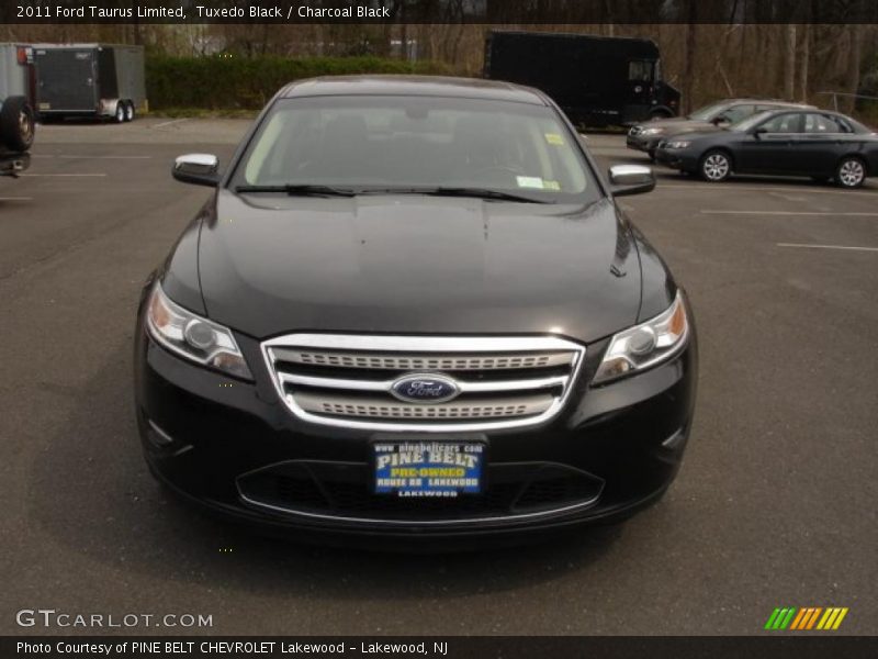 Tuxedo Black / Charcoal Black 2011 Ford Taurus Limited