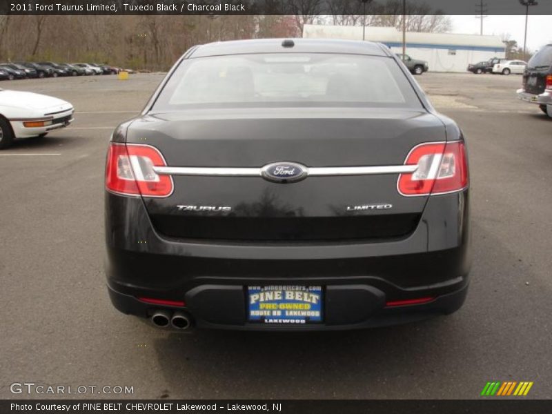 Tuxedo Black / Charcoal Black 2011 Ford Taurus Limited