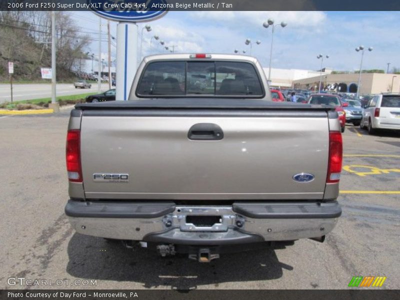 Arizona Beige Metallic / Tan 2006 Ford F250 Super Duty XLT Crew Cab 4x4