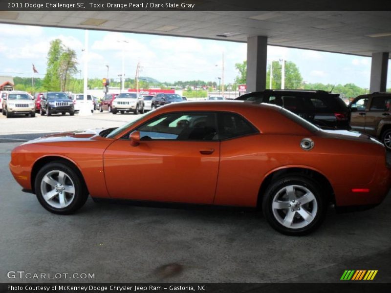 Toxic Orange Pearl / Dark Slate Gray 2011 Dodge Challenger SE