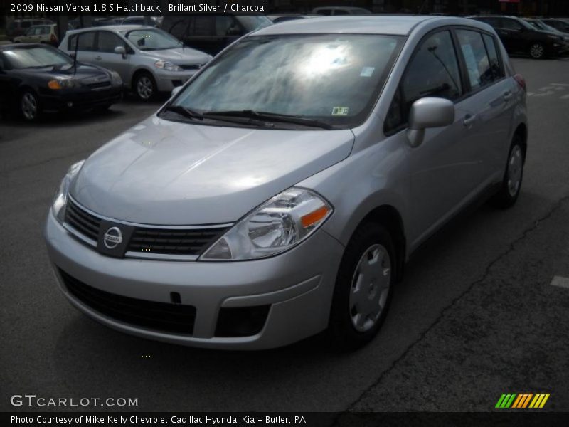 Brillant Silver / Charcoal 2009 Nissan Versa 1.8 S Hatchback