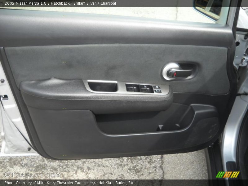 Brillant Silver / Charcoal 2009 Nissan Versa 1.8 S Hatchback