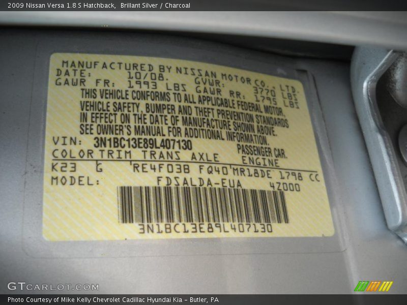 Brillant Silver / Charcoal 2009 Nissan Versa 1.8 S Hatchback