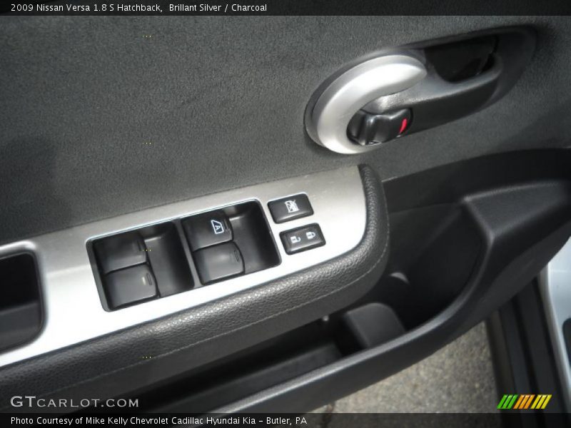 Brillant Silver / Charcoal 2009 Nissan Versa 1.8 S Hatchback