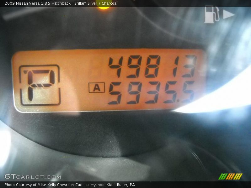 Brillant Silver / Charcoal 2009 Nissan Versa 1.8 S Hatchback